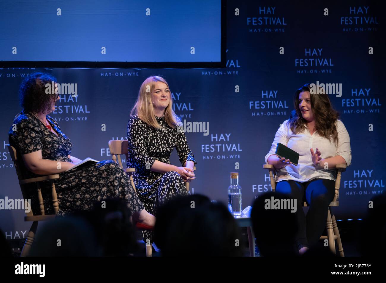 Hay-on-Wye, Wales, Großbritannien. 3.. Juni 2022. Sophie Haydock, Liz Hyder und Rebecca F John beim Hay Festival 2022, Wales. Quelle: Sam Hardwick/Alamy. Stockfoto