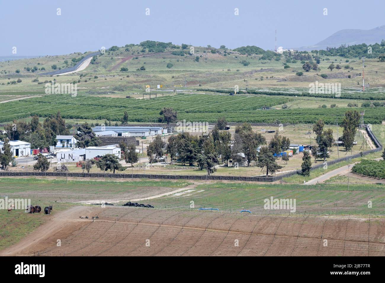 ISRAEL, Golanhöhen, Pufferzone und Grenze zu Syrien, ehemaliges syrisches Territorium besetzt von Israel während des Sechstagekrieges und Jom Kippur Krieges, UN Mission UNDOF post / ISRAEL, Golanhöhen, Grenze und Pufferzone zwischen Israel und Syrien, das Gebiet wurde im Sechstagekrieg 1967 von Israel besetzt und 1981 annektiert, Stützpunkt der UN Friedenstruppe UNDOF Stockfoto