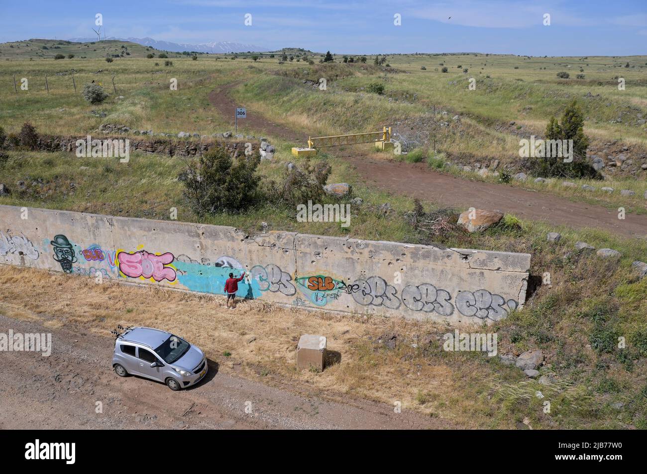 ISRAEL, Golan Heights, Quneitra , Pufferzone und Grenze zu Syrien, ehemalige syrische Militär- und Geheimdienstbasis heute besetzt von Israel während des sechstägigen Krieges und Jom Kippur-Krieg/ ISRAEL, Golanhöhen, Grenze und Pufferzone zwischen Israel und Syrien, ehemaliges syrisches Gebiet, das Gebiet wurde im Sechstagekrieg 1967 von Israel besetzt und 1981 annektiert Stockfoto