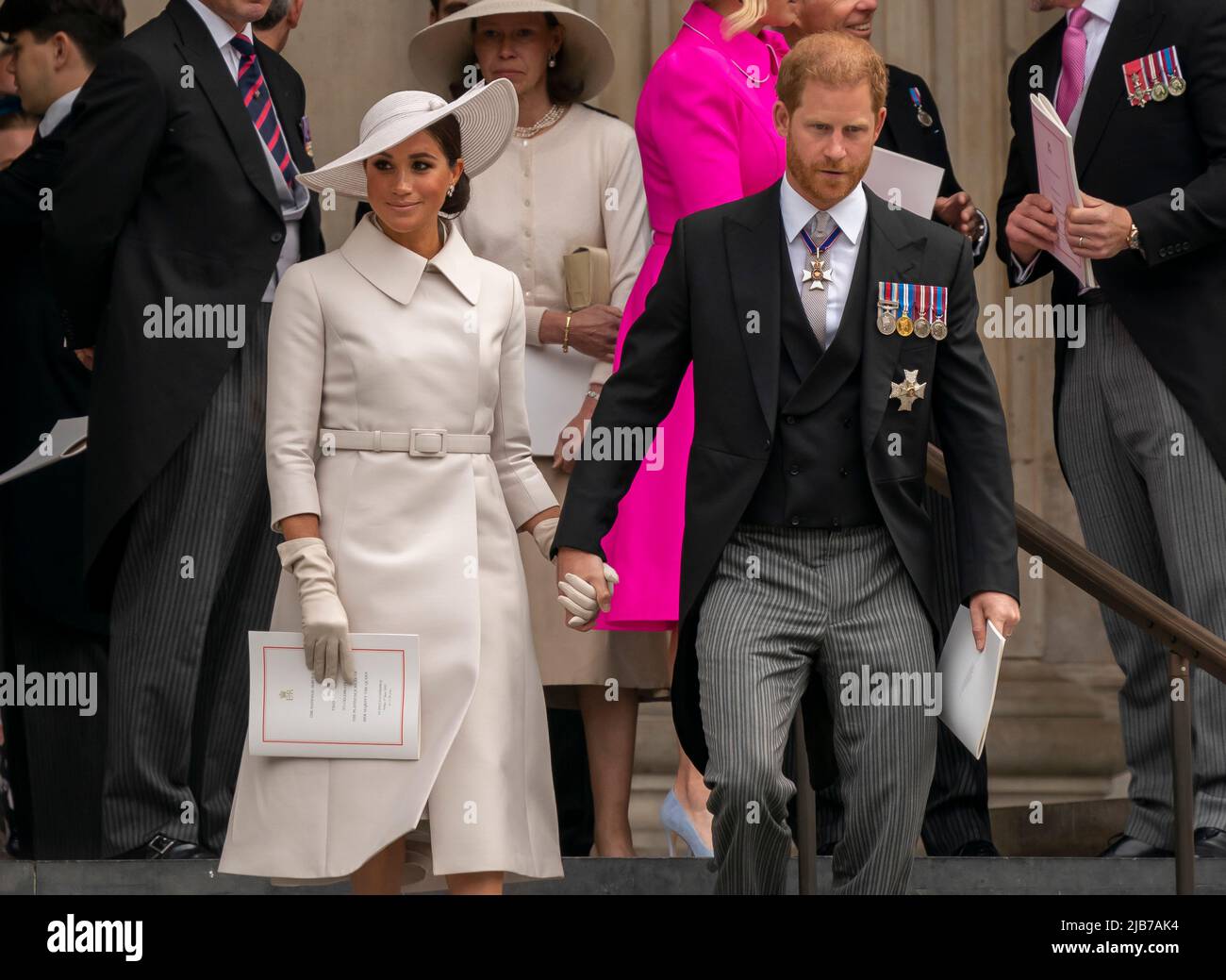 Prinz Harry und Meghan, die Gräfin von Sussex, nehmen an einem Thanksgiving-Gottesdienst zum Platin-Jubiläum der Königin in der St. Pauls Cathedral Teil Stockfoto