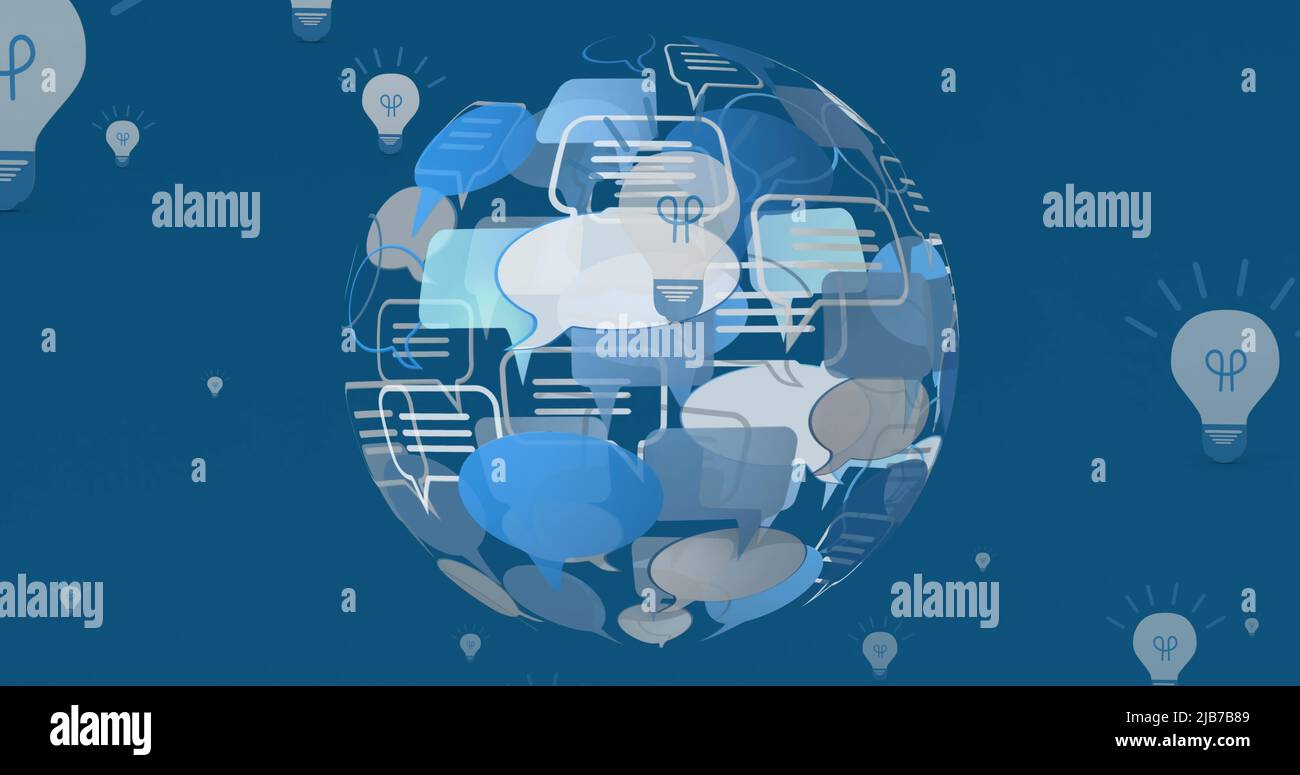 Bild von Glühbirnen und Sprechblase bilden Globus auf blauem Hintergrund Stockfoto