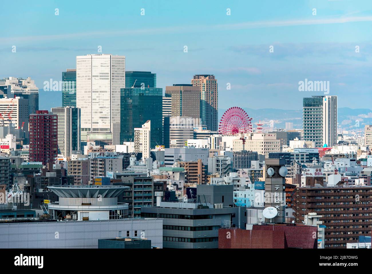OSAKA - JAN 05: Panoramablick von oben auf den Geschäftsbereich von Osaka mit High-Tech-Wolkenkratzern, Januar 05. 2018 in Japan Stockfoto