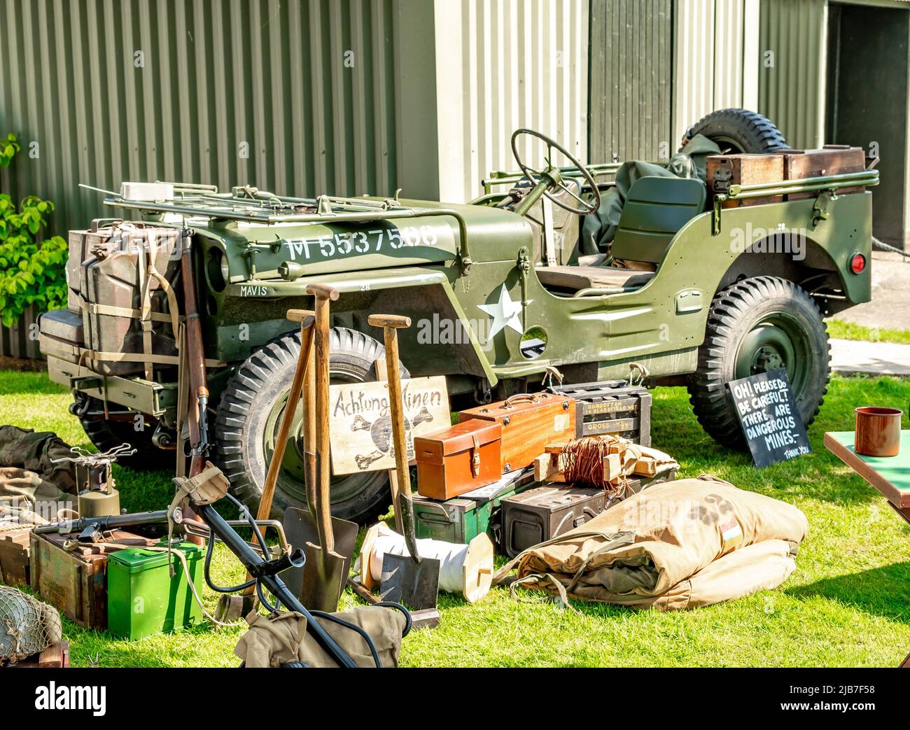 East Kirkby, Lincolnshire, Großbritannien – Juni 02 2022. Eine militärische Nachstellung des Weltkrieges 2 auf der öffentlichen Ausstellung am Sondertag des Luftfahrtmuseums 2022 Stockfoto