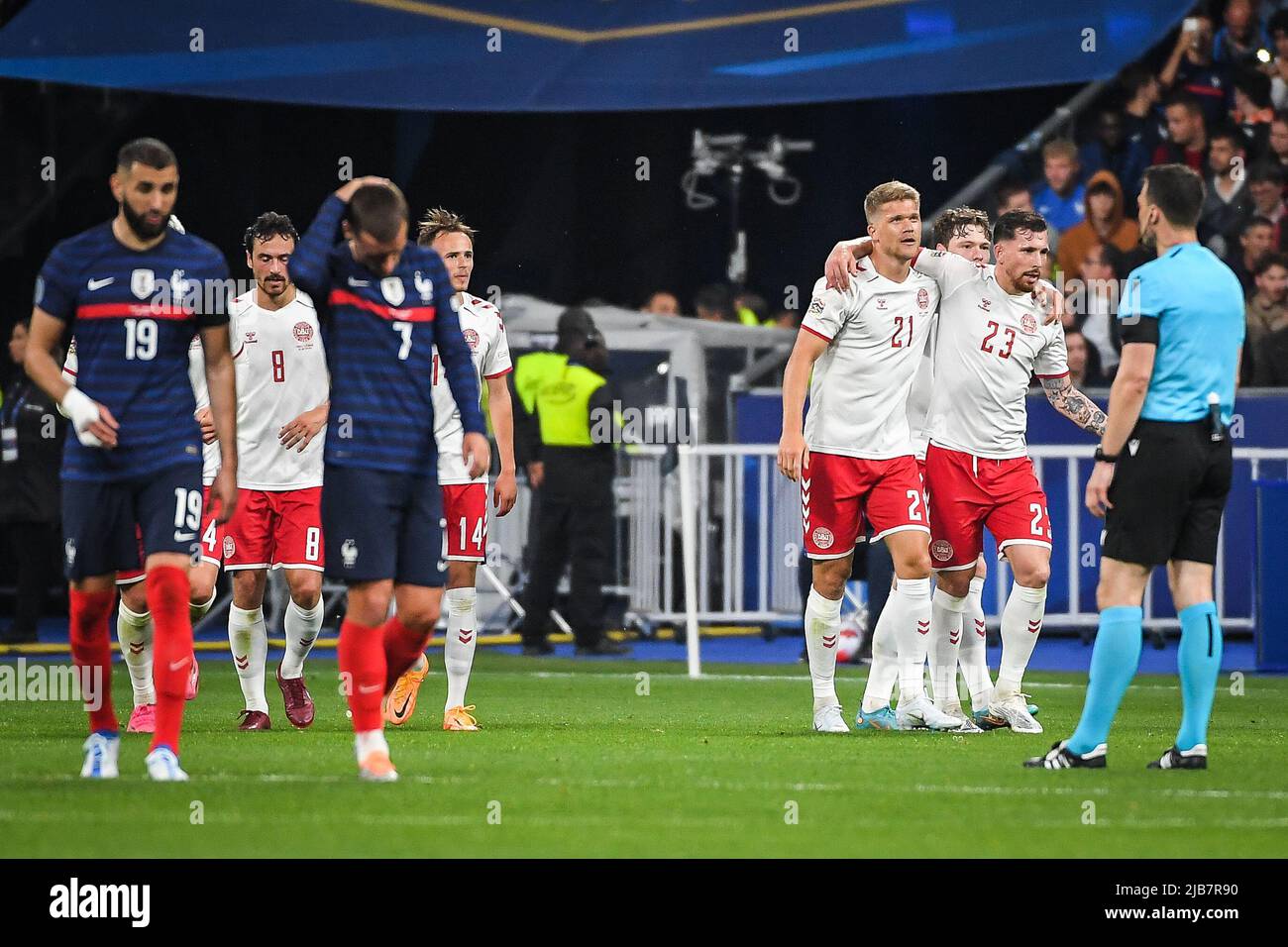 Paris, Frankreich. 03.. Juni 2022. Andreas CORNELIUS von Dänemark feiert sein Ziel mit Pierre-Emile HOJBJERG von Dänemark während des UEFA Nations League, League A - Gruppe 1 Fußballspiels zwischen Frankreich und Dänemark am 3. Juni 2022 im Stade de France in Saint-Denis bei Paris, Frankreich - Foto Matthieu Mirville / DPPI Quelle: DPPI Media/Alamy Live News Stockfoto