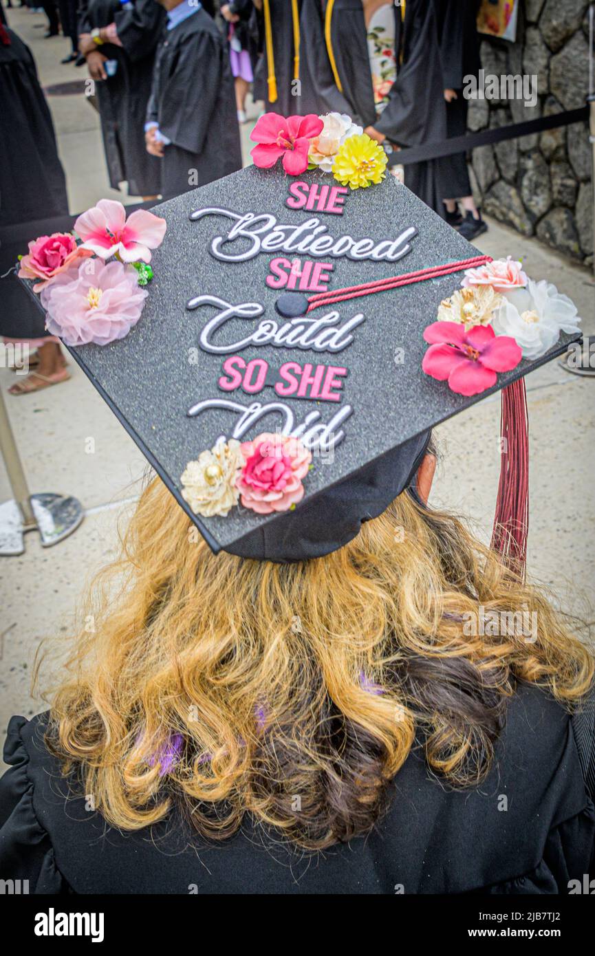 USA. 03.. Juni 2022. Am 3. Juni 2022 würdigte das City College of New York (CCNY) die Absolventen der Class of 2022 bei ihrer Eröffnungszeremonie 169. mit dem Keynote-Sprecher Dr. Anthony S. Fauci und dem Dokumentarfilmer Stanley Nelson, um die 2022 Ehrendoktortitel der CCNY zu erhalten. (Foto von Erik McGregor/Sipa USA) Quelle: SIPA USA/Alamy Live News Stockfoto