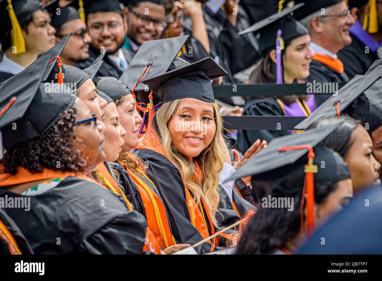 USA. 03.. Juni 2022. Am 3. Juni 2022 würdigte das City College of New York (CCNY) die Absolventen der Class of 2022 bei ihrer Eröffnungszeremonie 169. mit dem Keynote-Sprecher Dr. Anthony S. Fauci und dem Dokumentarfilmer Stanley Nelson, um die 2022 Ehrendoktortitel der CCNY zu erhalten. (Foto von Erik McGregor/Sipa USA) Quelle: SIPA USA/Alamy Live News Stockfoto
