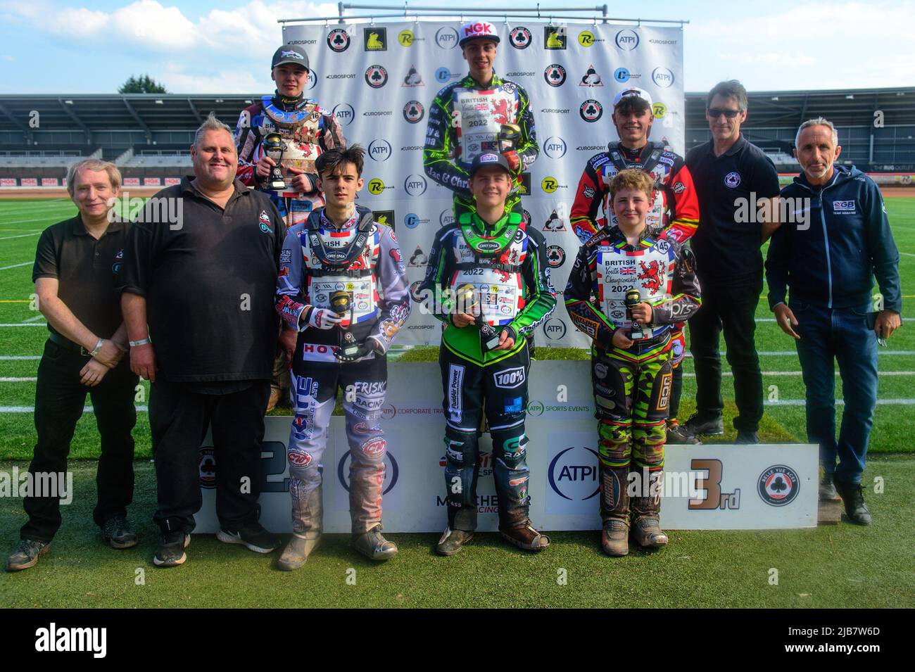 MANCHESTER, GROSSBRITANNIEN. JUN 3. Alle Gewinner während der British Youth Speedway Championship (Runde 4) im National Speedway Stadium, Manchester am Freitag, den 3.. Juni 2022. (Kredit: Ian Charles | MI News) Kredit: MI News & Sport /Alamy Live News Stockfoto