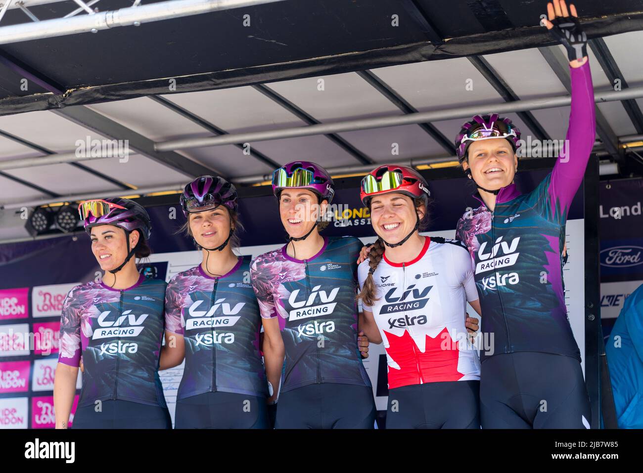 Rachele Barbieri, Amber van der Hulst, Quinty Ton, Alison Jackson, Jeanne Korevaar vom Team Liv Racing Xstra beim RideLondon Classique Radrennen Stockfoto
