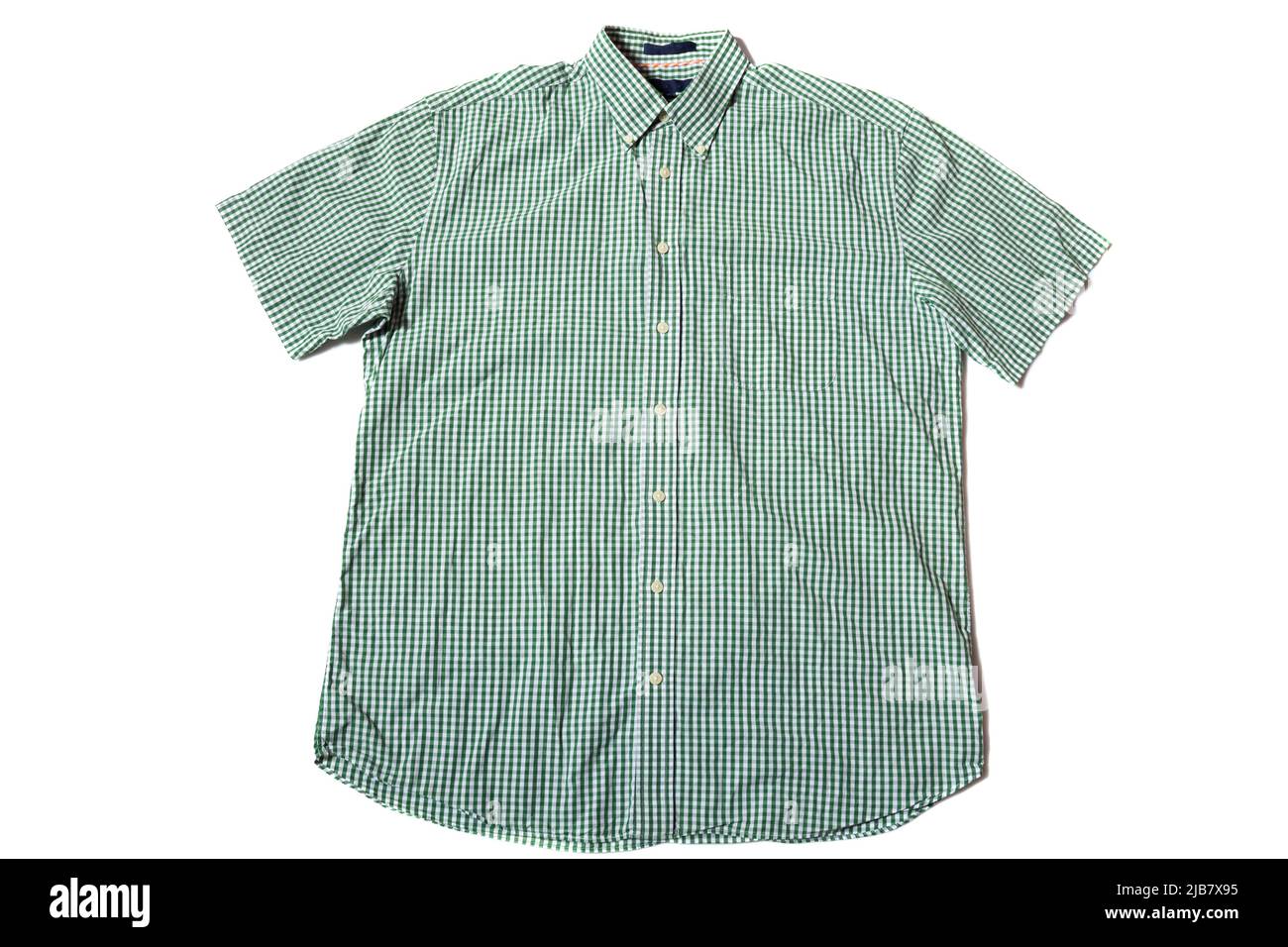 Kurzarmhemd mit grünem Knopf Stockfoto