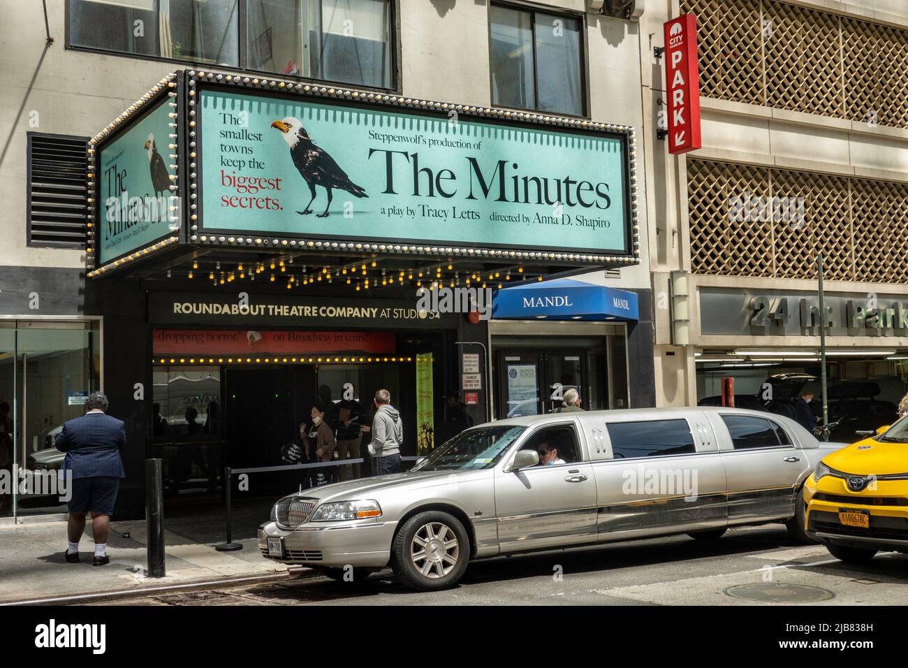 „The Minutes“ bei Roundabout Theatre Company im Studio 54, New York City, USA 2022 Stockfoto