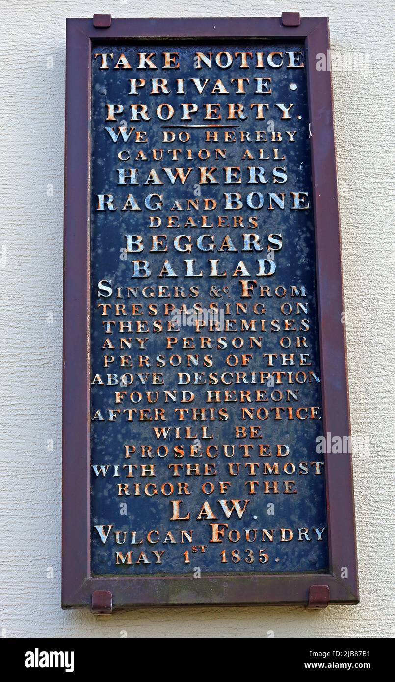 1835 Hinweis nehmen, kein Straßenhändler-Schild, Derby Row, Vulcan Village, Warrington, Ex-Charles Tayleur Eisenbahnfabrik Newton-Le-Willows Geschichte, Lancashire Stockfoto