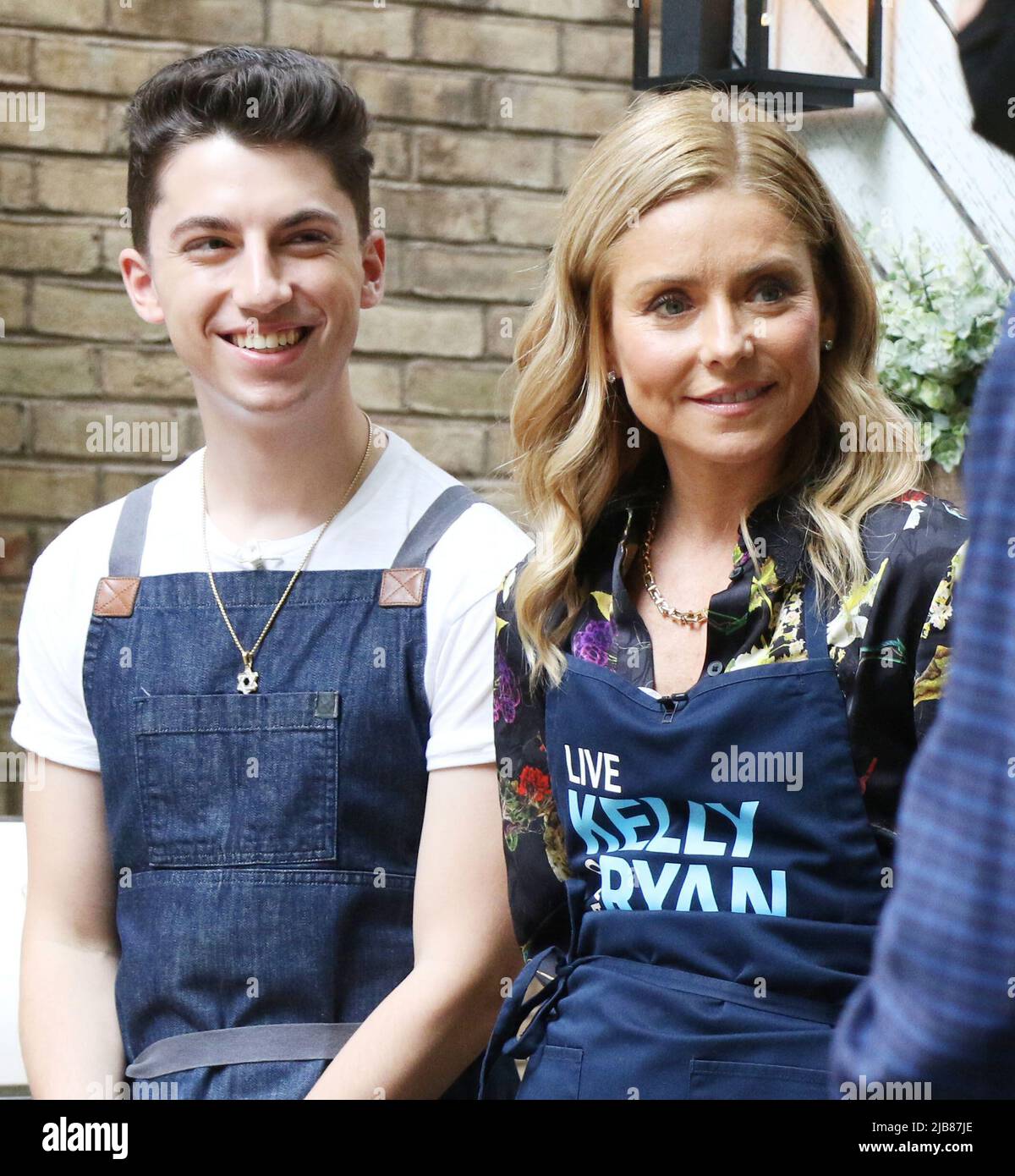 02. Juni 2022.Kelly Ripa, Ryan Seacrest, Michael Gelman on Live with