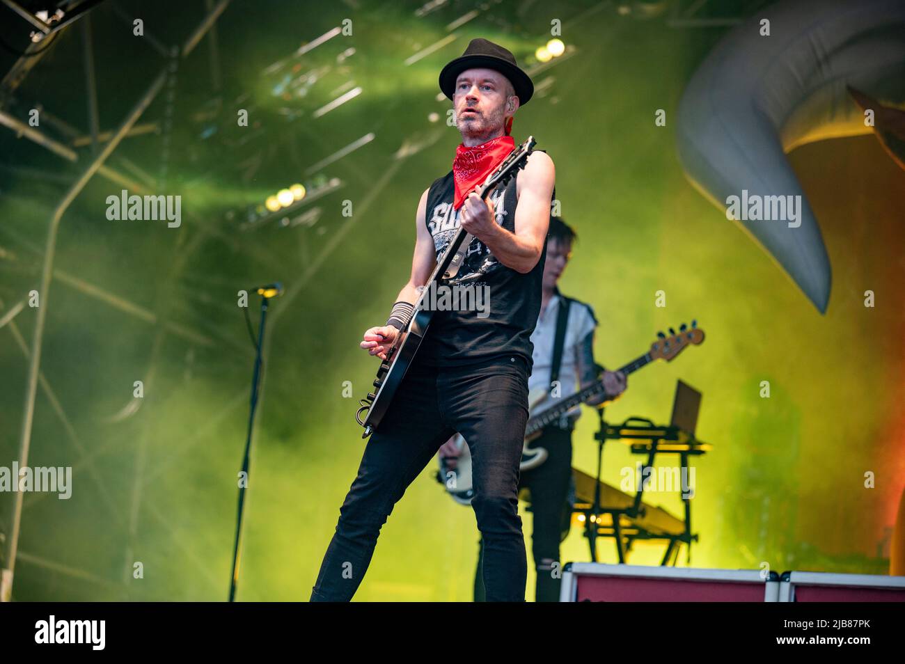 Leeds, Großbritannien. 03.. Juni 2022. Jason McCaslin, Schlagzeuger Frank Zummo, Gitarrist Tom Thacker, Sänger Deryck Whibley und Gitarrist Dave Baksh vom Sum 41 Headline Slam Dunk Festival in Temple Newsam, Leeds . 2022-06-03. Kredit: Gary Mather/Alamy Live Nachrichten Stockfoto