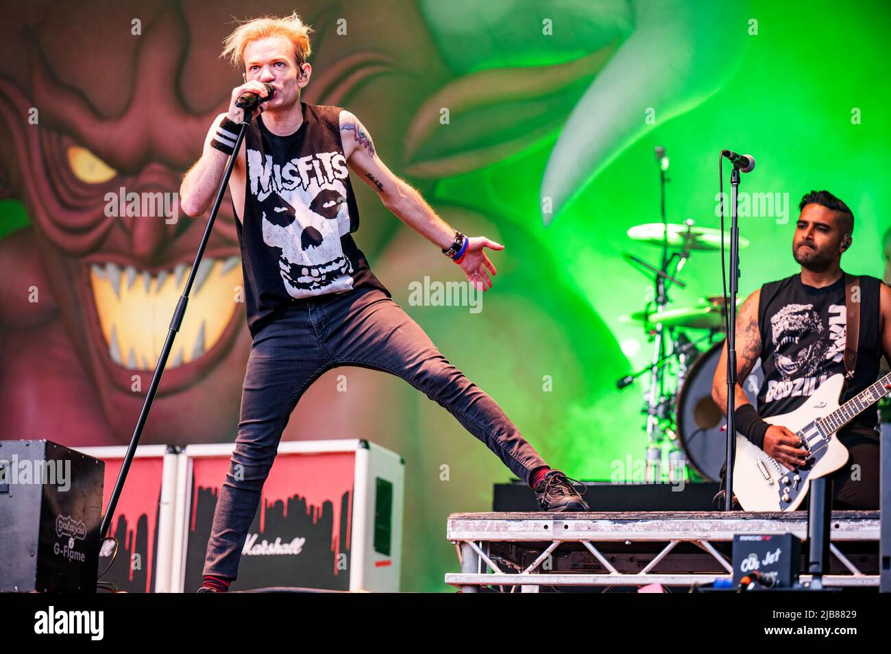 Leeds, Großbritannien. 03.. Juni 2022. Jason McCaslin, Schlagzeuger Frank Zummo, Gitarrist Tom Thacker, Sänger Deryck Whibley und Gitarrist Dave Baksh vom Sum 41 Headline Slam Dunk Festival in Temple Newsam, Leeds . 2022-06-03. Kredit: Gary Mather/Alamy Live Nachrichten Stockfoto