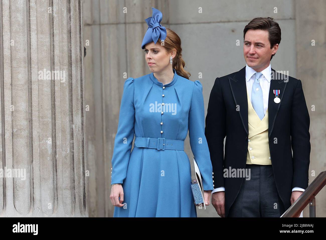 London, UK 3. June, 2022 : Prinzessin Beatrice und Edoardo Mapelli Mozzi verlassen einen Danksagefotsdienst für ihre Königliche Hoheit Königin Elizabeth II., um ihr Platin-Jubiläum in der St. Paul's Cathedral in London zu feiern. Quelle: James Boardman/Alamy Live News Stockfoto