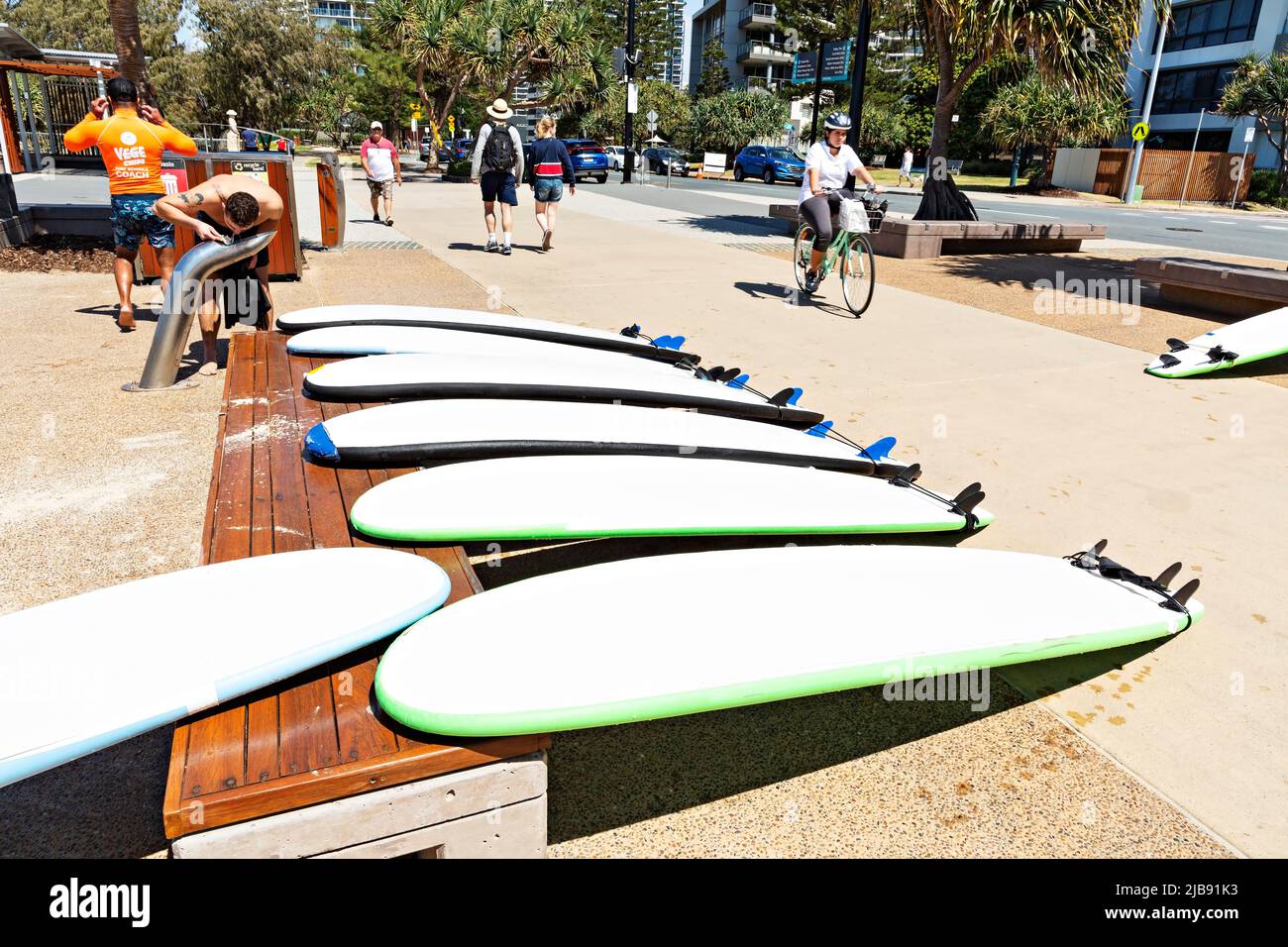 Queensland Australien / Surfer Paradise für Touristen, die Surfunterricht nehmen. Stockfoto