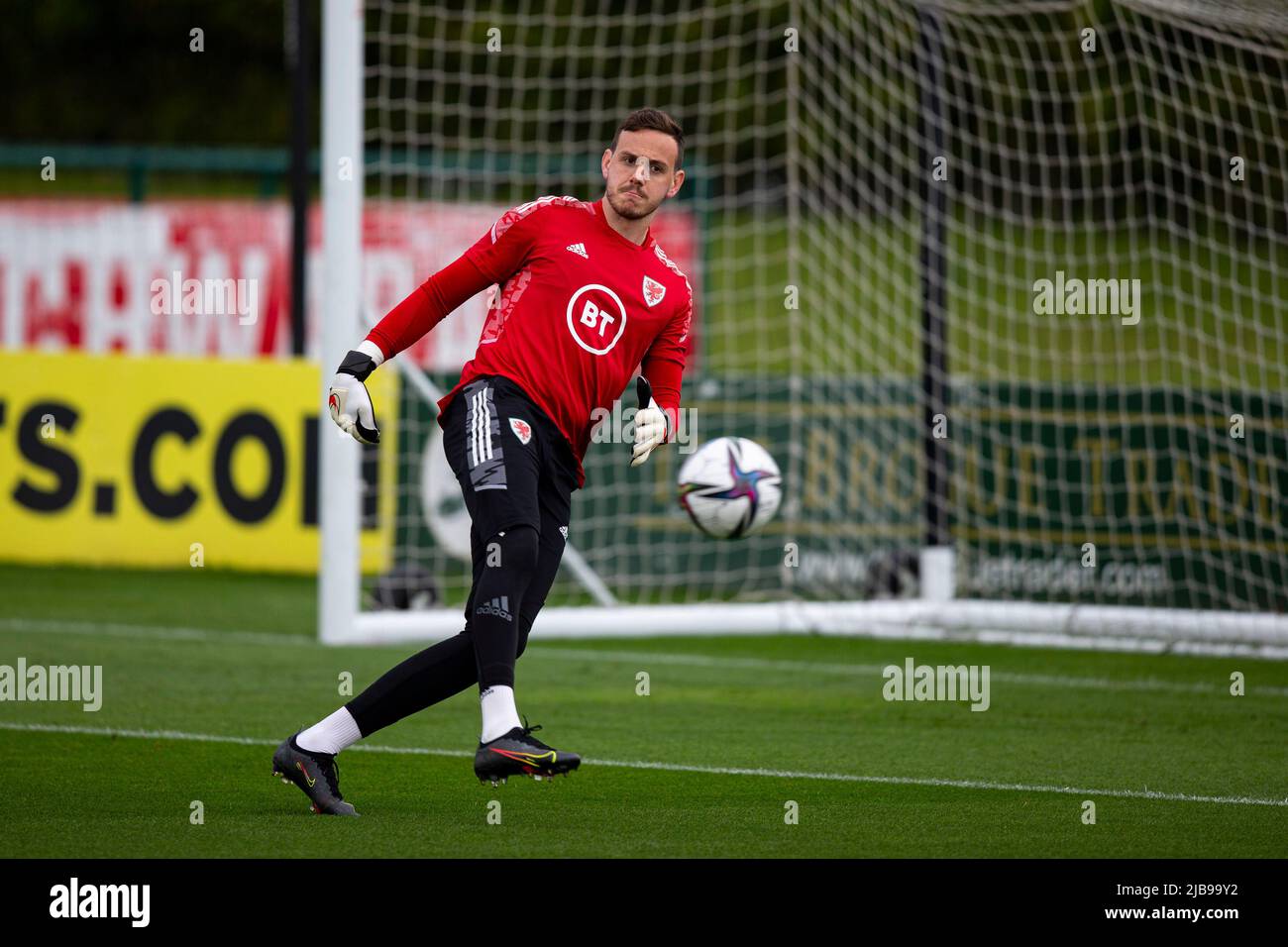 Hensol, Großbritannien. 04.. Juni 2022. Danny ward aus Wales in der Ausbildung. Wales MD1 Training Session im Wale Resort am 4.. Juni 2022 vor dem FIFA World Cup Play Off Finale 2022 gegen die Ukraine. Quelle: Lewis Mitchell/Alamy Live News Stockfoto