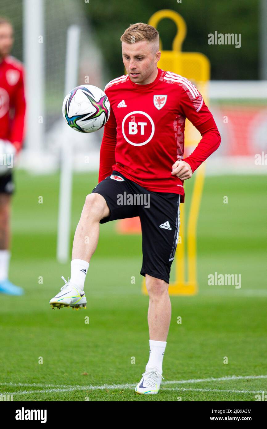 Hensol, Großbritannien. 04.. Juni 2022. Joe Morrell aus Wales im Training. Wales MD1 Training Session im Wale Resort am 4.. Juni 2022 vor dem FIFA World Cup Play Off Finale 2022 gegen die Ukraine. Quelle: Lewis Mitchell/Alamy Live News Stockfoto