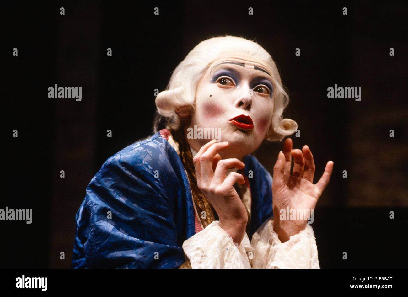 Tilda Swinton (Wolfgang Amadeus Mozart) in MOZART UND SALIERI von Alexander Pushkin am Almeida Theater, London N1 07/04/1989 Stockfoto