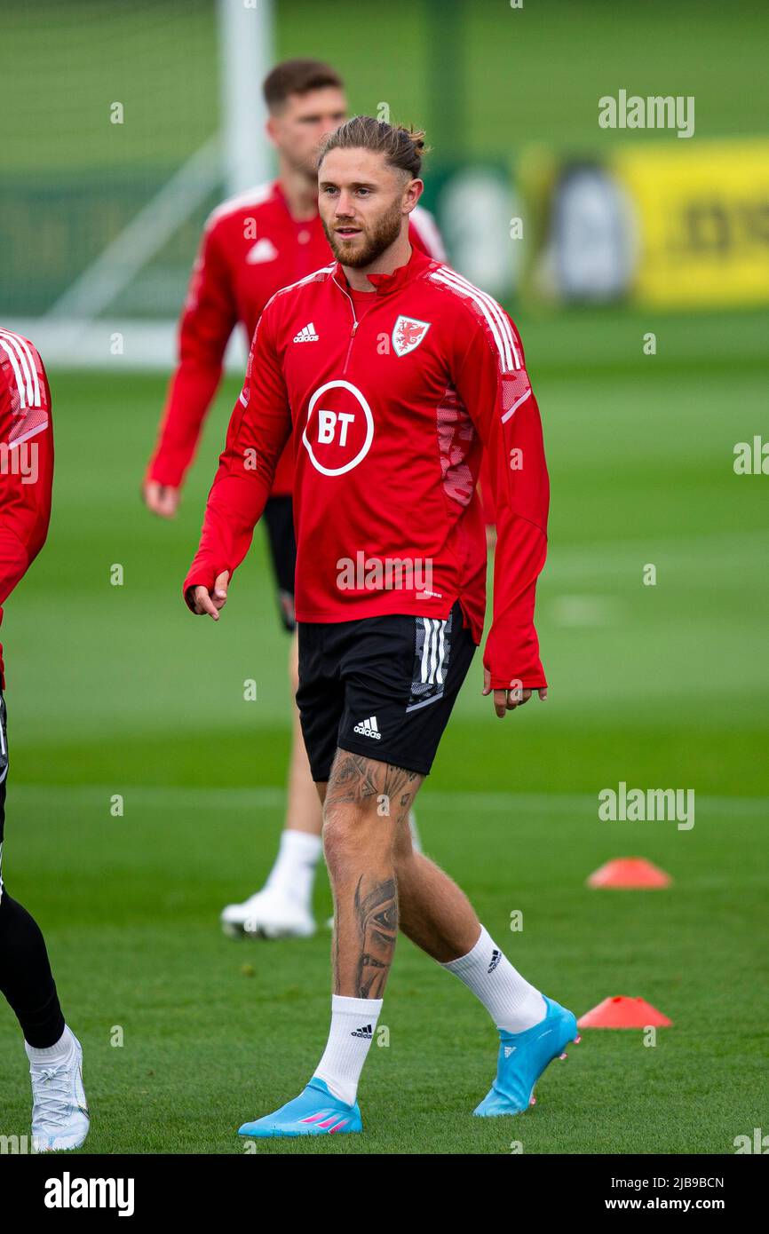 Hensol, Großbritannien. 04.. Juni 2022. Wes Burns of Wales in Ausbildung. Wales MD1 Training Session im Wale Resort am 4.. Juni 2022 vor dem FIFA World Cup Play Off Finale 2022 gegen die Ukraine. Quelle: Lewis Mitchell/Alamy Live News Stockfoto