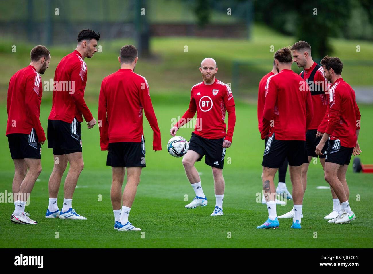 Hensol, Großbritannien. 04.. Juni 2022. Jonny Williams aus Wales im Training. Wales MD1 Training Session im Wale Resort am 4.. Juni 2022 vor dem FIFA World Cup Play Off Finale 2022 gegen die Ukraine. Quelle: Lewis Mitchell/Alamy Live News Stockfoto