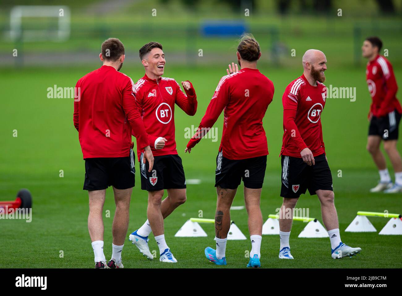 Hensol, Großbritannien. 04.. Juni 2022. Harry Wilson aus Wales im Training. Wales MD1 Training Session im Wale Resort am 4.. Juni 2022 vor dem FIFA World Cup Play Off Finale 2022 gegen die Ukraine. Quelle: Lewis Mitchell/Alamy Live News Stockfoto