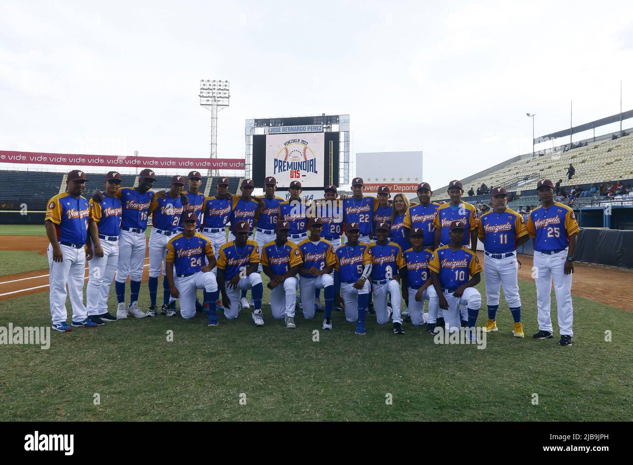 Valencia, Carabobo, Venezuela. 3.. Juni 2022. 03. Juni 2022.venezolanisches Team, das an der Baseballpre-Weltmeisterschaft U15 teilnimmt. Außerdem nehmen Kolumbien, Panama, Puerto Rico, die Dominikanische Republik und Kuba Teil. Die Meisterschaft findet im Stadion Jose Perez Colmenares in der Stadt Valencia, Bundesstaat Carabobo, Venezuela, statt. Foto: Juan Carlos Hernandez (Bild: © Juan Carlos Hernandez/ZUMA Press Wire) Stockfoto