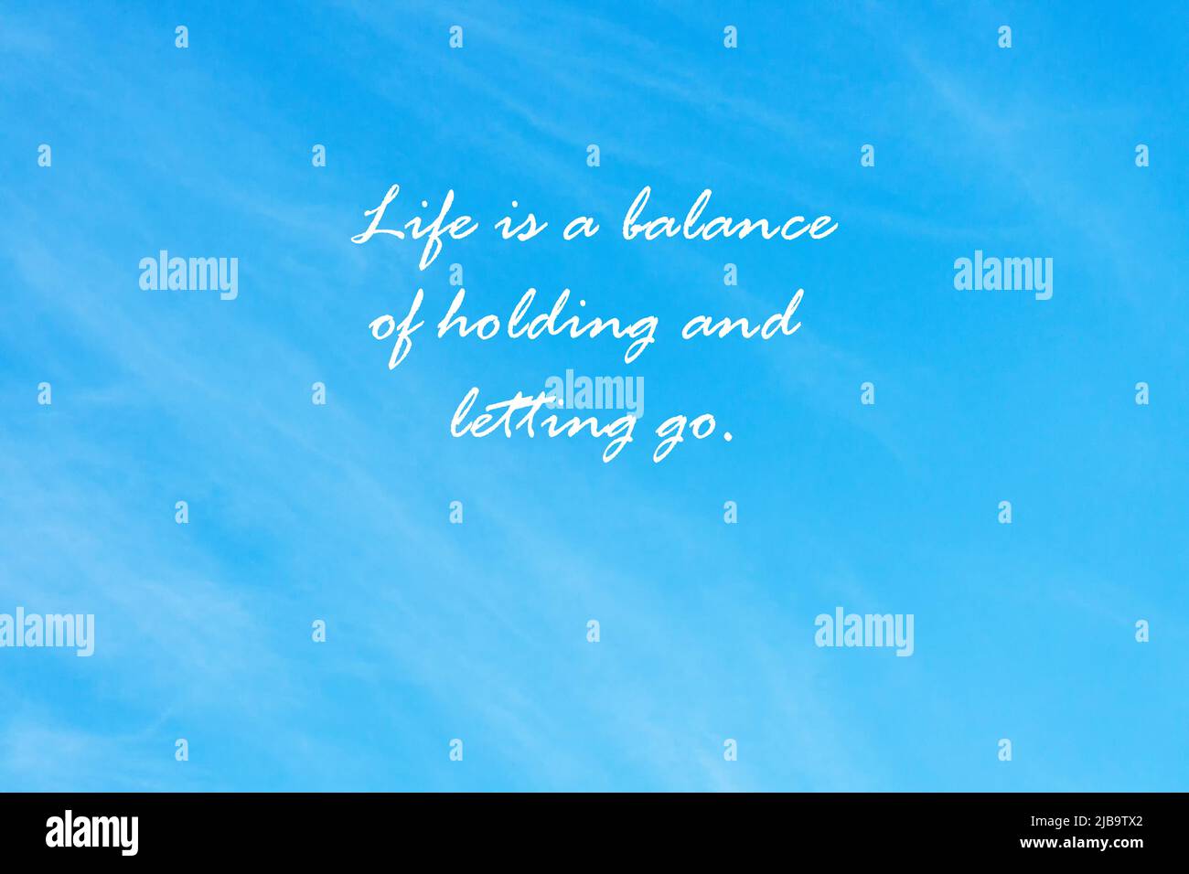 Motivierende und inspirierende Zitate – das Leben ist ein Gleichgewicht zwischen Halten und Loslassen. Stockfoto