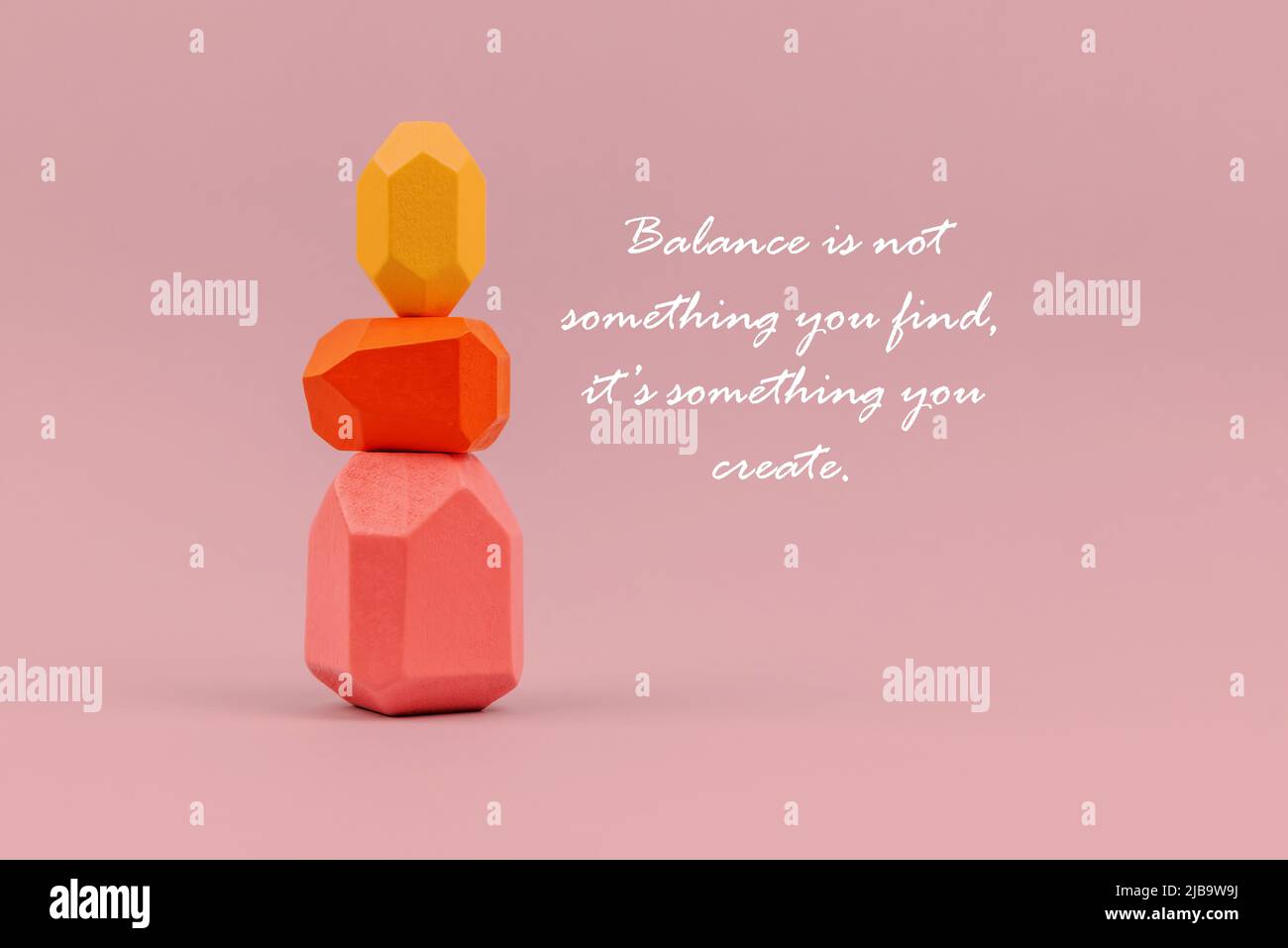 Motivierende und inspirierende Zitate – Balance ist nicht etwas, das Sie finden, sondern etwas, das Sie kreieren. Stockfoto