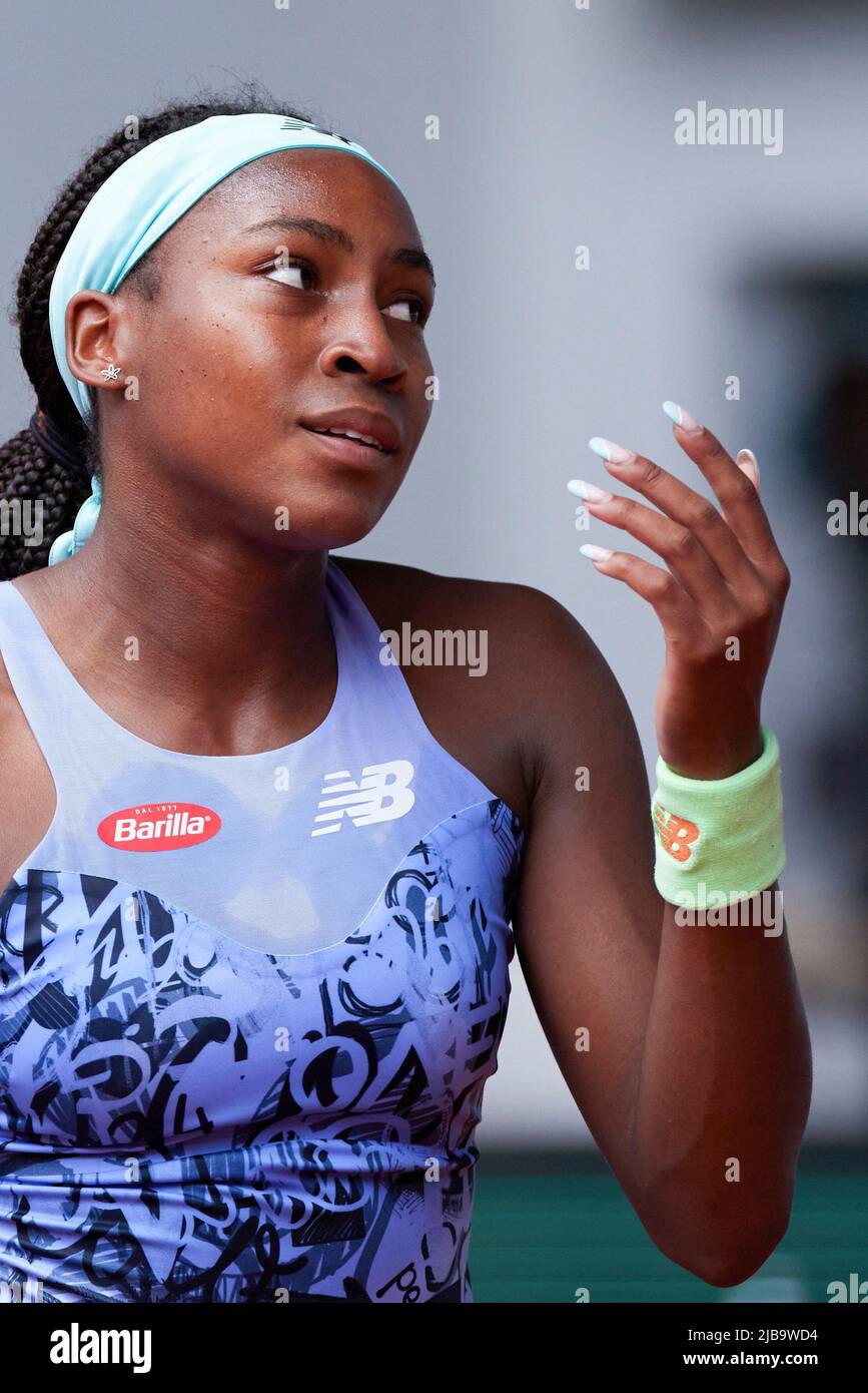 Paris, Frankreich. 4.. Juni 2022. Coco Gauff aus den Vereinigten Staaten reagiert beim Finale der Frauen im Einzel gegen IGA Swiatek aus Polen beim French Open Tennisturnier in Roland Garros in Paris, Frankreich, am 4. Juni 2022. Quelle: Meng Dingbo/Xinhua/Alamy Live News Stockfoto