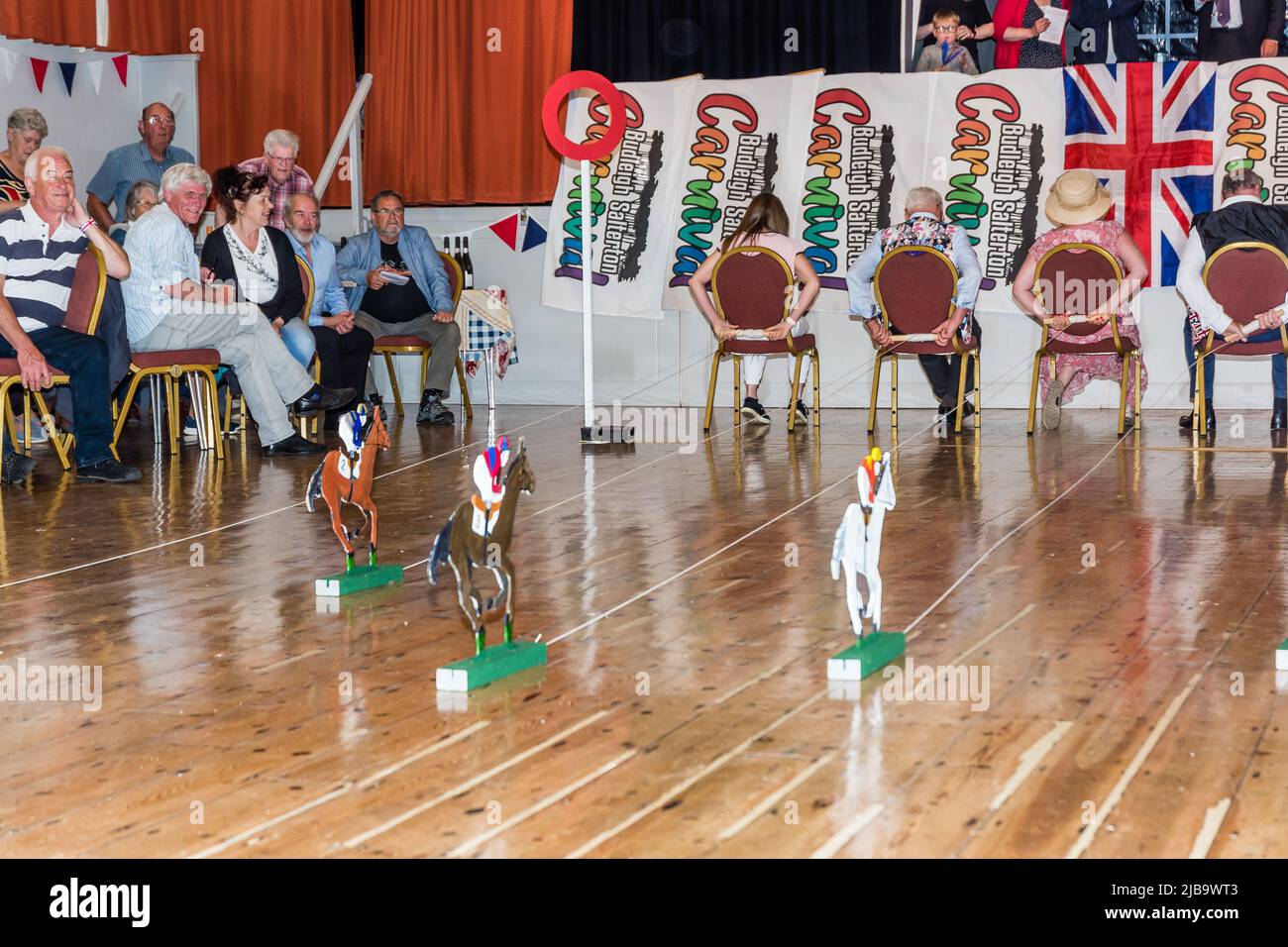 Jubilee Racing Night in Budleigh Public Hall. Am Ende des Rennens. Stockfoto