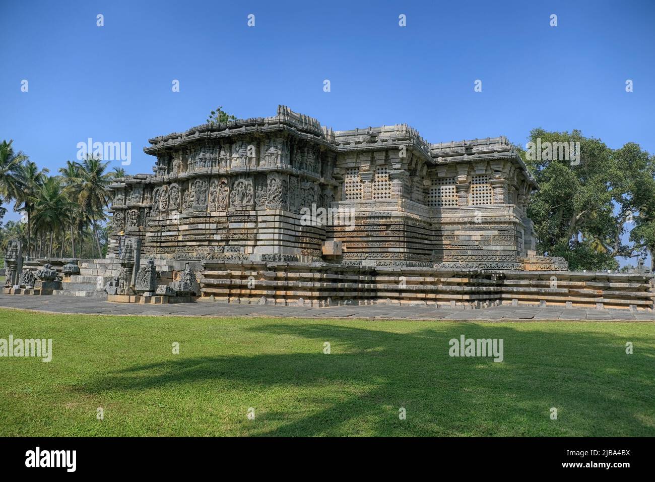 Kedareshwara Tempel, reich verzierte Relieif und schöne Skulpturen, Halebeedu, Karnataka, Indien Stockfoto