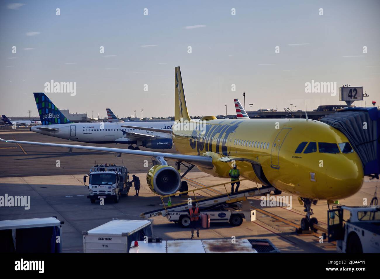 Newark Liberty International Airport, ursprünglich Newark Metropolitan Airport am Memorial Day. Manche Flüge werden verspätet durchgeführt. Spirit Airlines, Aras Stockfoto