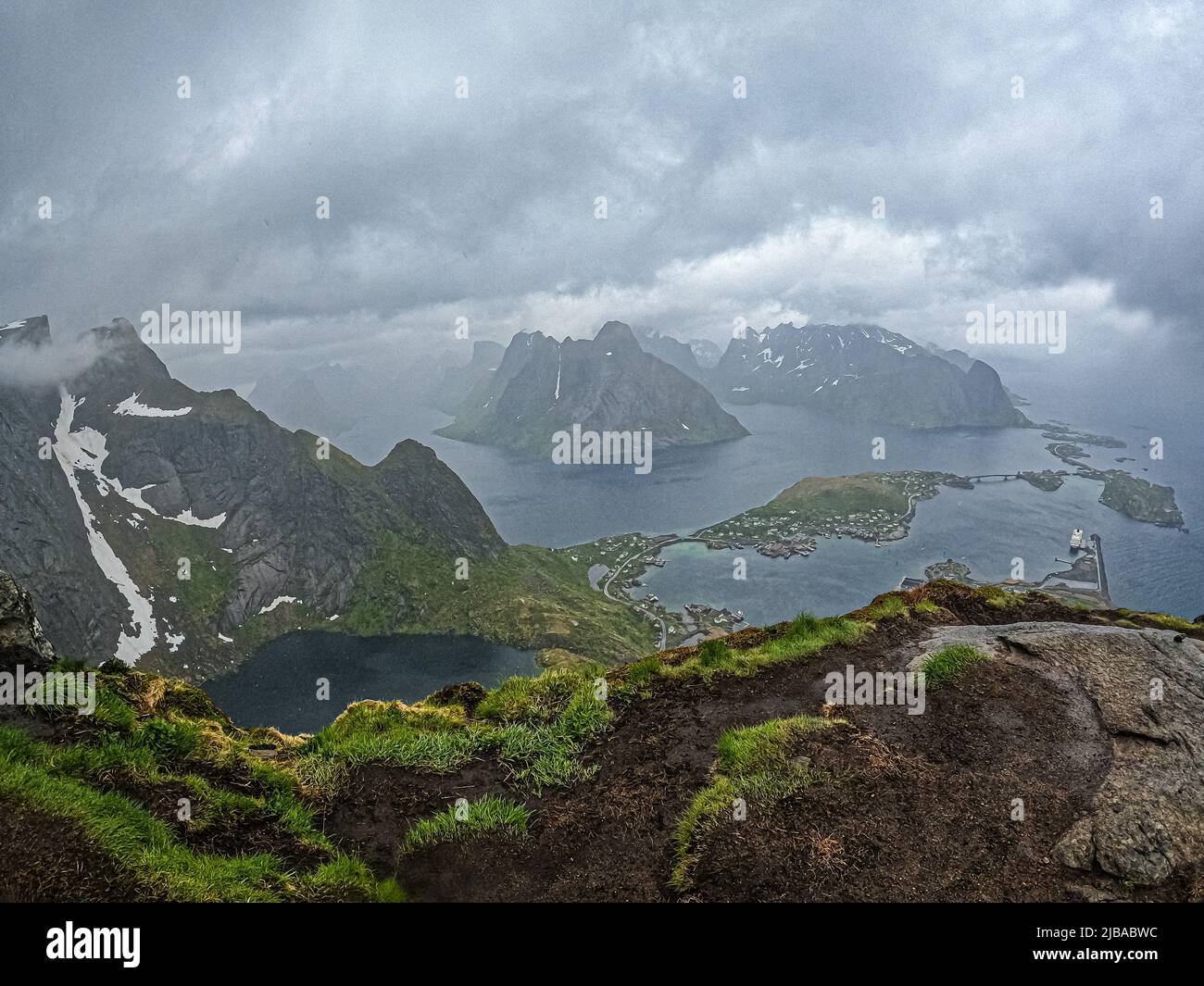 4. Juni 2022, Reine, Moskenes, Lofoten, Norwegen Blick auf reine von oben, LofotenInseln