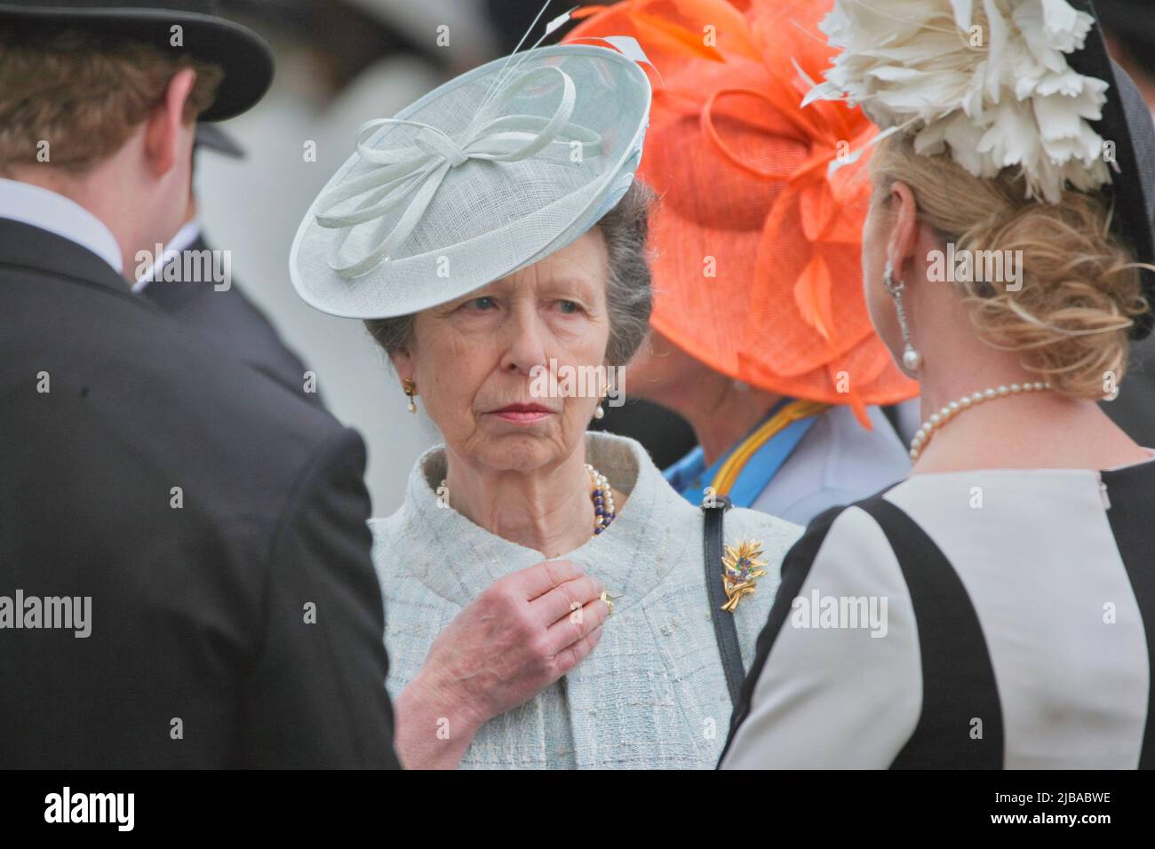 Epsom Downs, Surrey, Großbritannien. 4.. Juni 2022. HRH Prinzessin Anne im Parade-Ring vor dem Cazoo Derby Classic Pferderennen Kredit: Motofoto/Alamy Live News Stockfoto