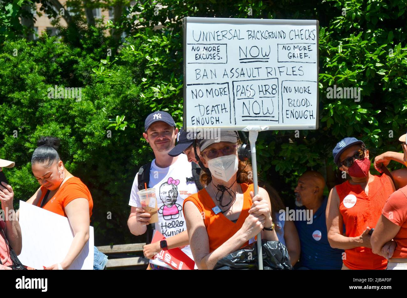 Hunderte versammelten sich am Foley Square in New York City und marschierten über die Brooklyn Bridge, um das Bewusstsein zu schärfen und sich für die Überlebenden und zu äußern Stockfoto