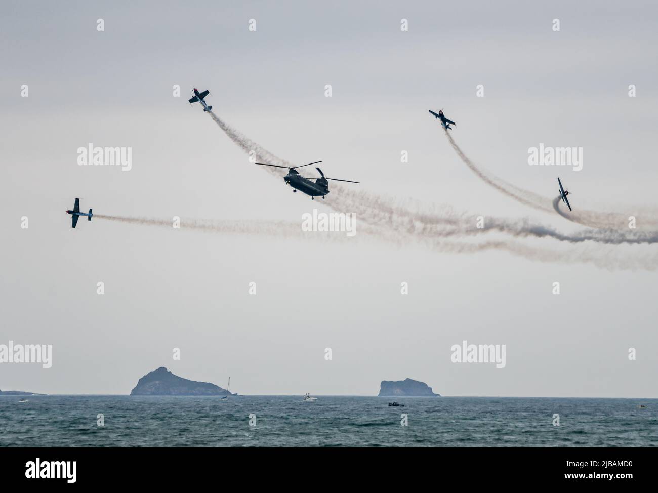 Paignton, Großbritannien. Samstag, 4. Juni 2022. Die English Riviera Air Show zieht Tausende von Zuschauern an, nachdem sie seit 2019 aufgrund von Covid-19 abgesetzt wurde. Kredit: Thomas Faull/Alamy Live Nachrichten Stockfoto