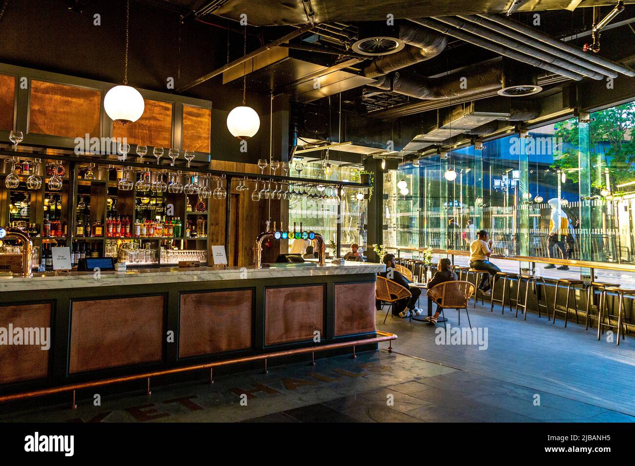 Innenraum des Cargo Markethall in Canary Wharf, London, Großbritannien Stockfoto