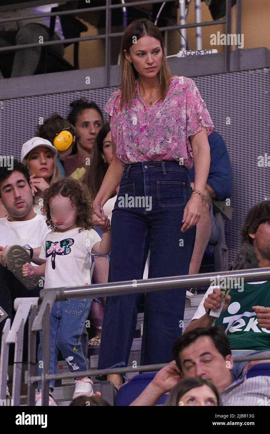 Madrid, Spanien. 04.. Juni 2022. Model Helen Lindes nimmt am Basketballspiel Real Madrid gegen Bitci Baskonia der ACB Endesa League im Palacio de los Deportes in Madrid Teil. (Foto: Atilano Garcia/SOPA Images/Sipa USA) Quelle: SIPA USA/Alamy Live News Stockfoto