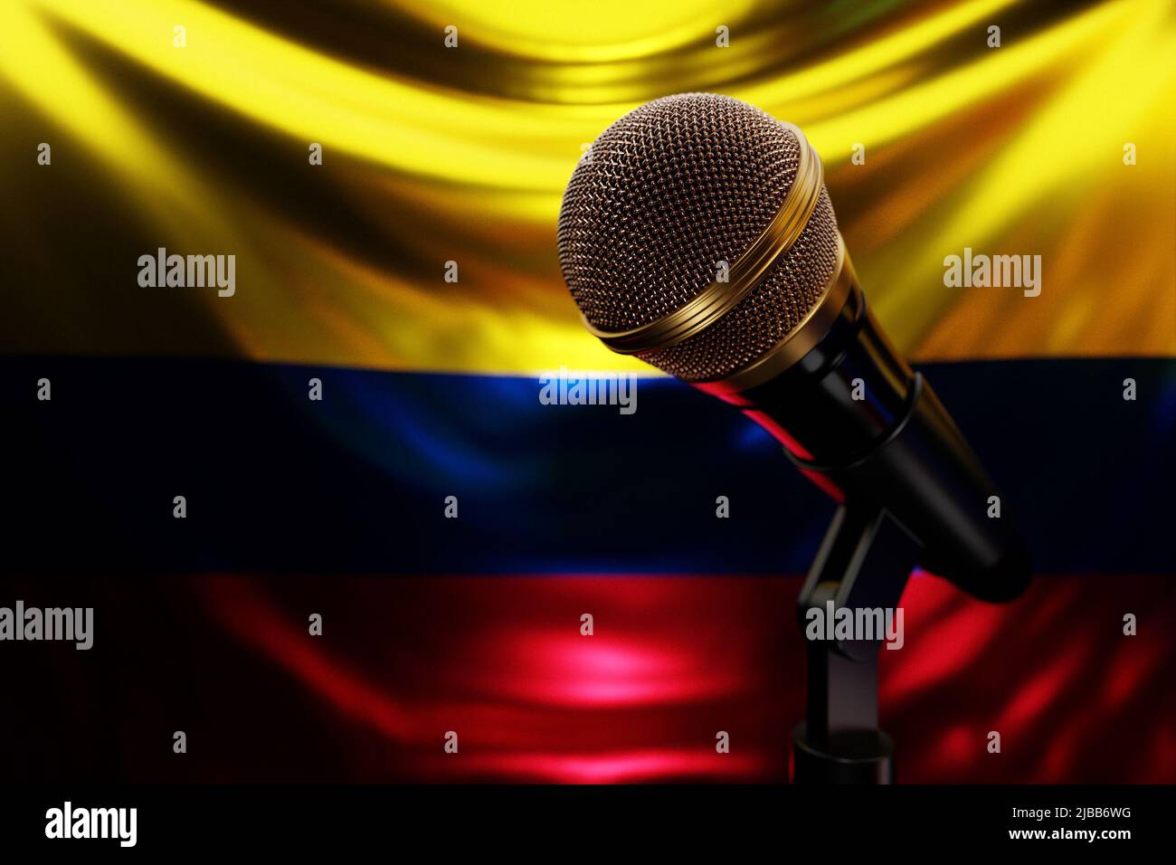Mikrofon auf dem Hintergrund der Nationalflagge von Kolumbien, realistische 3D Illustration. Musikpreis, Karaoke, Radio und Tonaufnahme Studio-Sound ausstatten Stockfoto