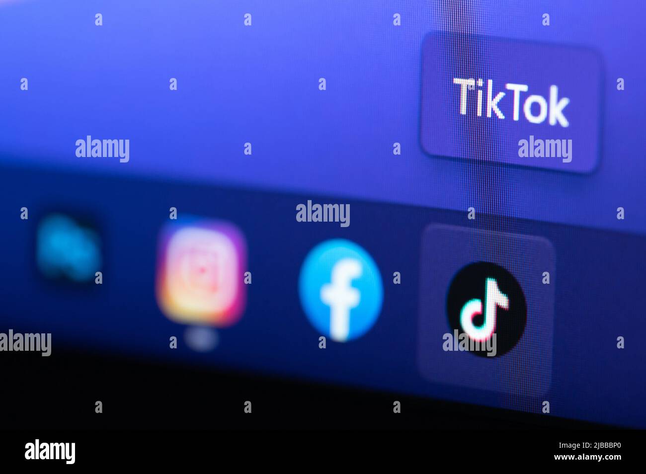 New york, USA - 3. juni 2022: TikTok Social-Media-App auf dem Computer-Menü-Bildschirm Nahaufnahme Stockfoto