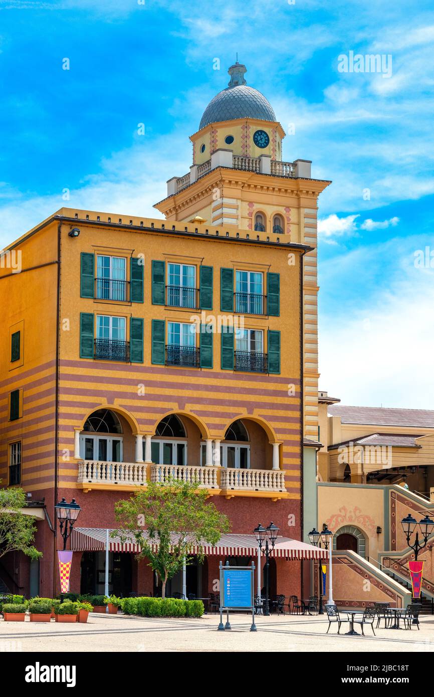 Loews Portofino Bay Hotel oder Touristenresort. Außenarchitektur oder Fassade. Universal Studios Florida ist ein berühmter Ort und ein großer Anziehungs Stockfoto