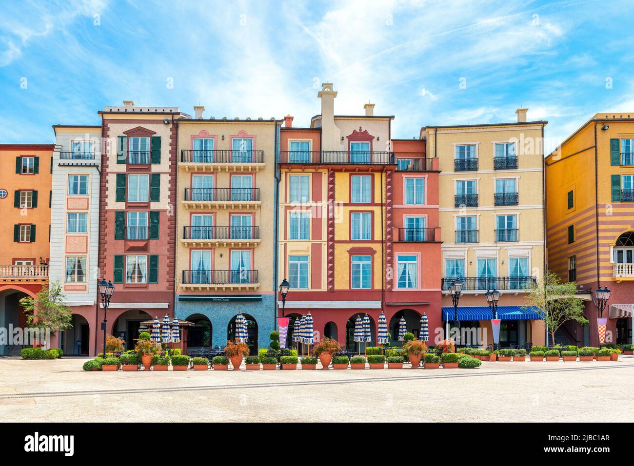 Loews Portofino Bay Hotel oder Touristenresort. Außenarchitektur oder Fassade. Universal Studios Florida ist ein berühmter Ort und ein großer Anziehungs Stockfoto