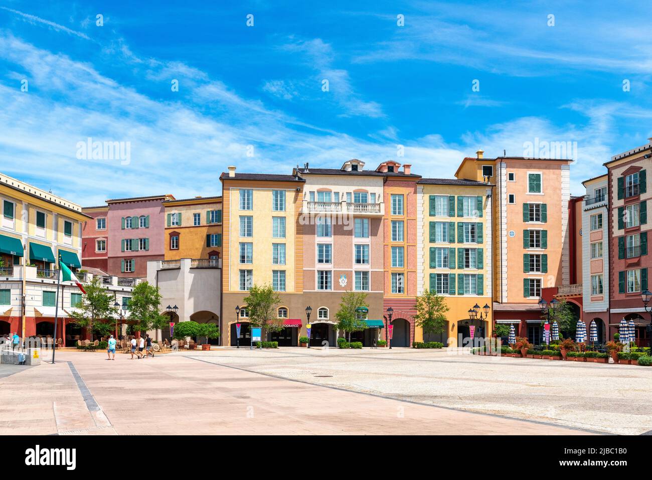 Loews Portofino Bay Hotel oder Touristenresort. Außenarchitektur oder Fassade. Universal Studios Florida ist ein berühmter Ort und ein großer Anziehungs Stockfoto