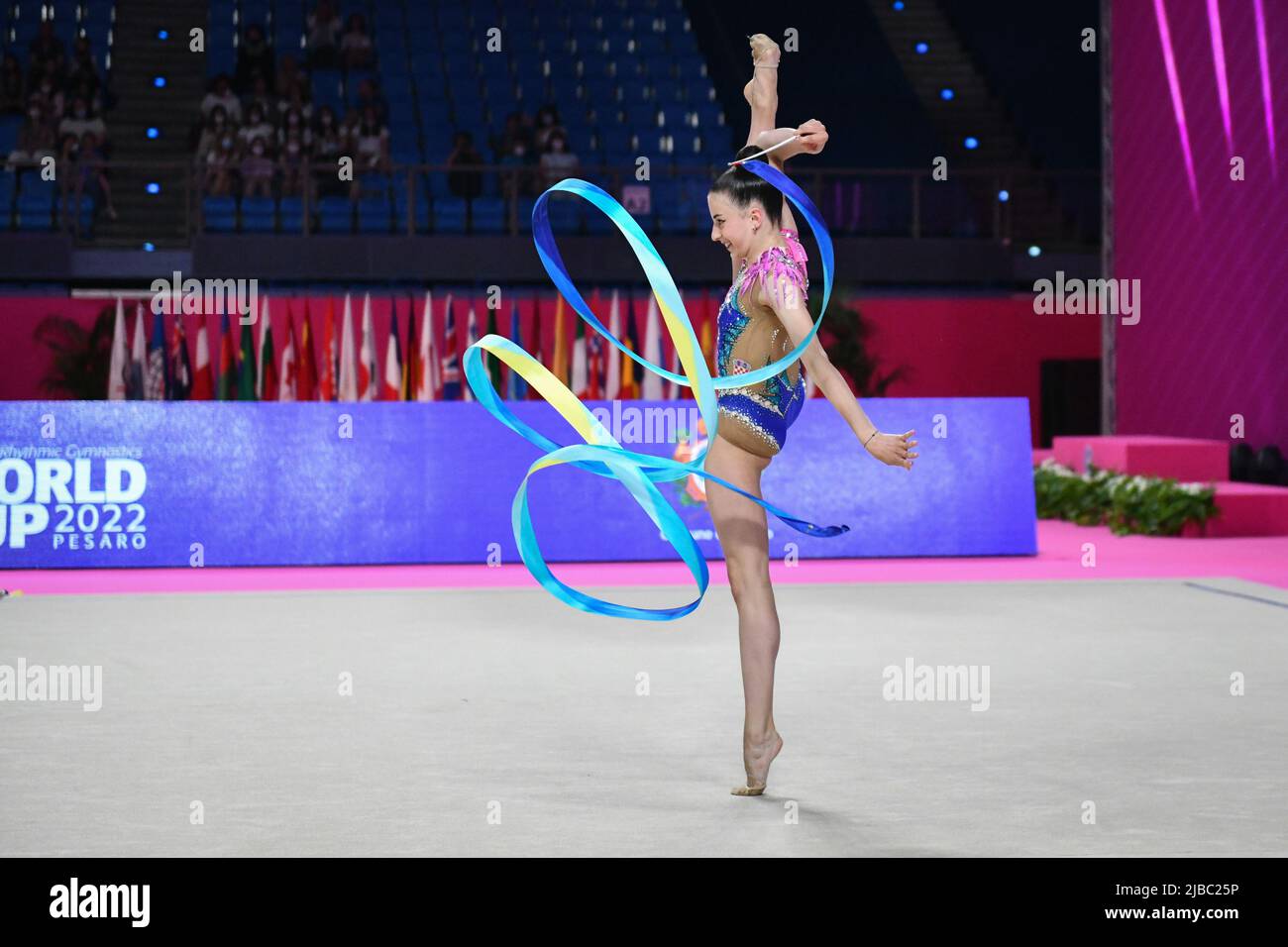 Tamara Artic (CRO) während der rhythmischen Gymnastik FEIGE World Cup 2022, Gymnastik in Pesaro, Italien, Juni 03 2022 Stockfoto