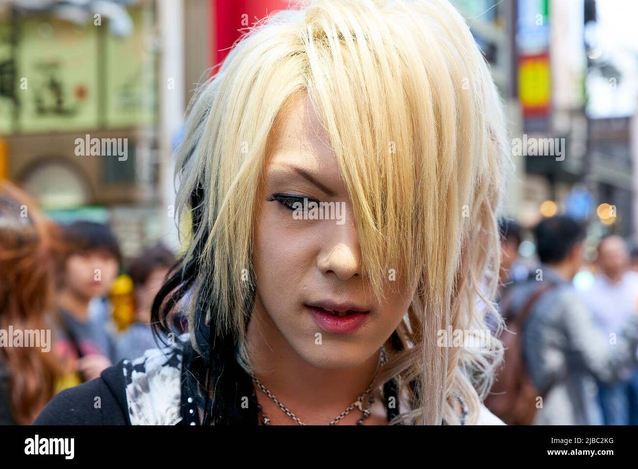 Japan. Kansai. Osaka. Punk Boy Girl im Distrikt America Mura Stockfoto