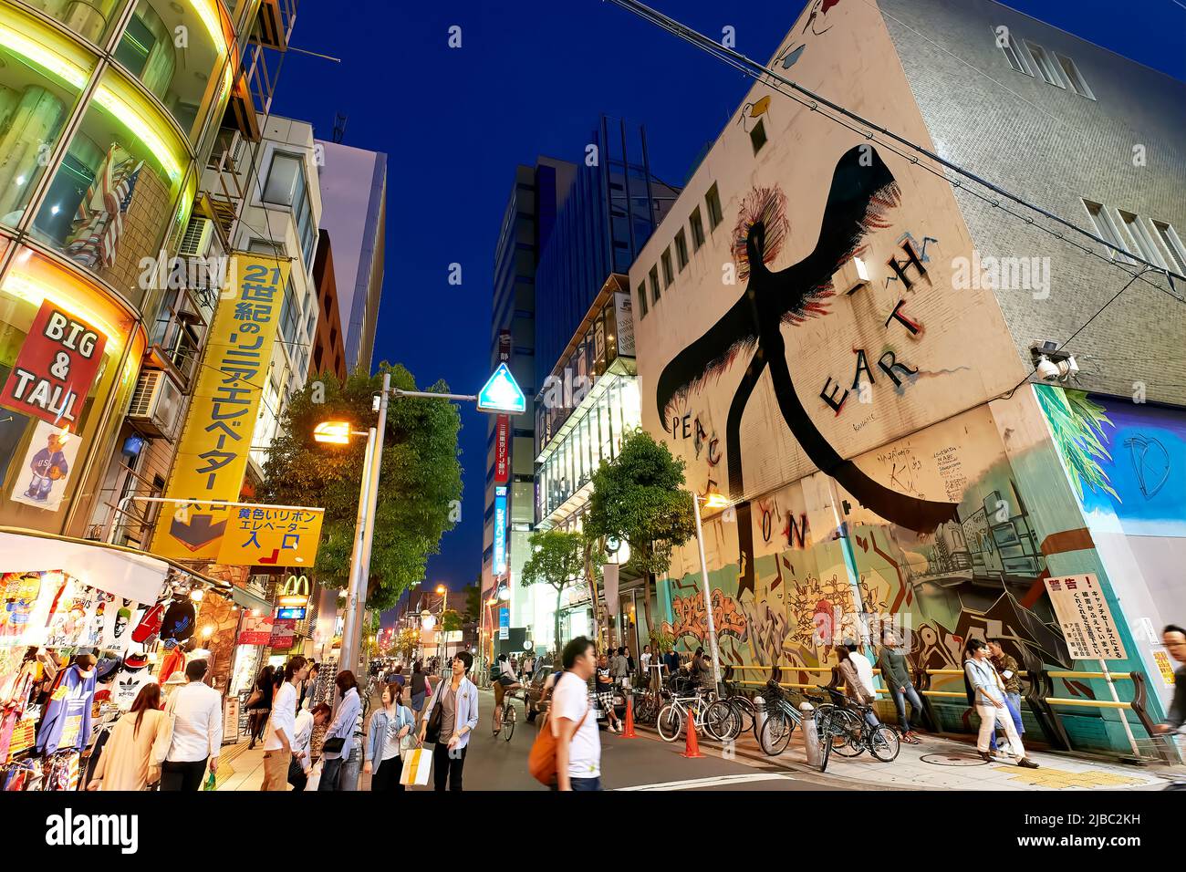 Japan. Kansai. Osaka. Amerika Mura Bezirk bei Nacht Stockfoto