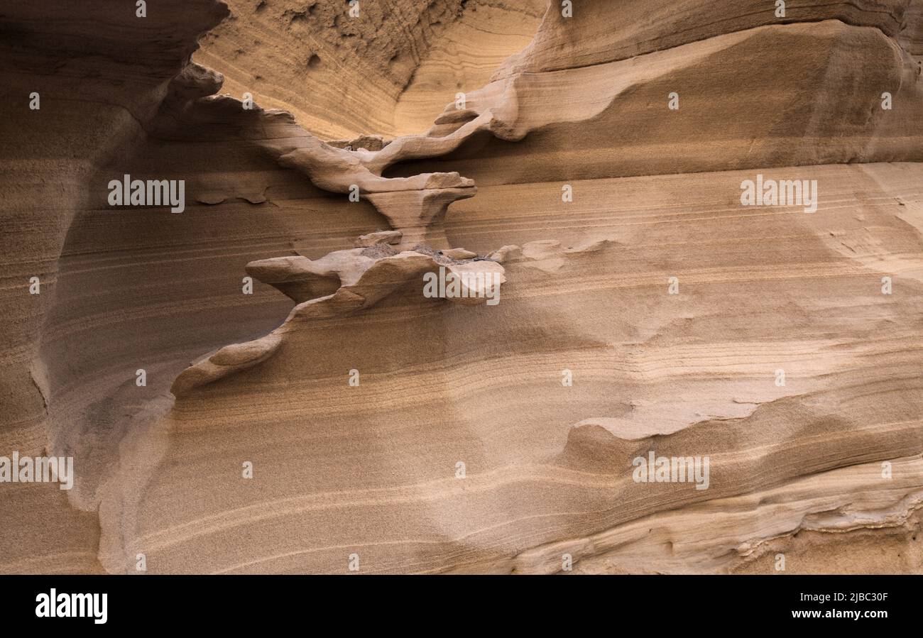 Gran Canaria, erstaunliche Sandsteinerosion Figuren in Schluchten auf Punta de las Arenas Kap auf dem westlichen Teil der Insel, auch Playa de Artena genannt Stockfoto