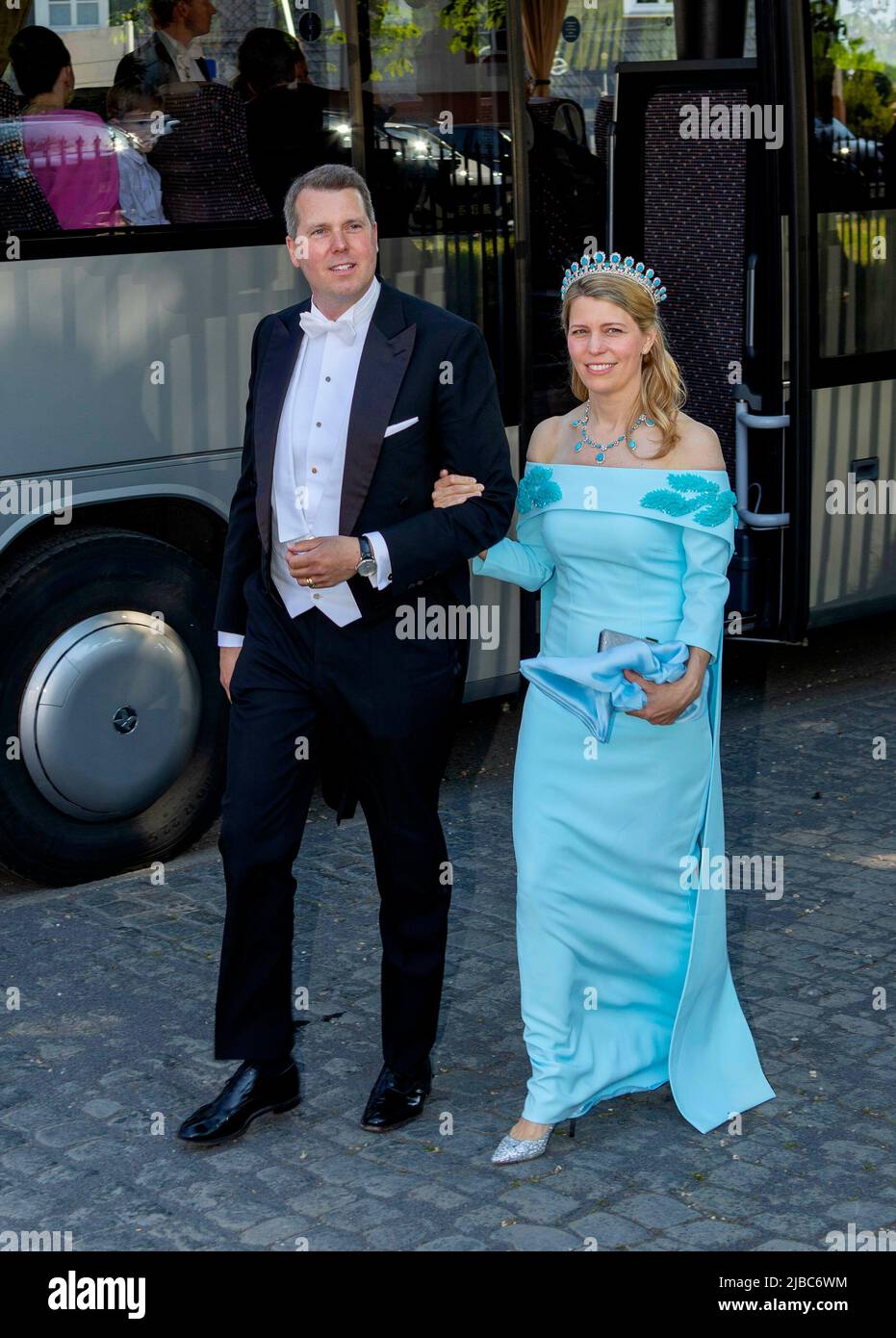 Prinz Hubertus und Prinzessin Kelly von Sachsen-Coburg und Gotha kommen am 04. Juni 2022 in der Evangelischen Schlosskirche in Bad Berleburg an, um an der religiösen Hochzeit von Gustav Prinz zu Sayn-Wittgenstein-Berleburg und Carina Axelsson Albert Nieboer / Netherlands OUT / Point de Vue OUT TEILZUNEHMEN Stockfoto