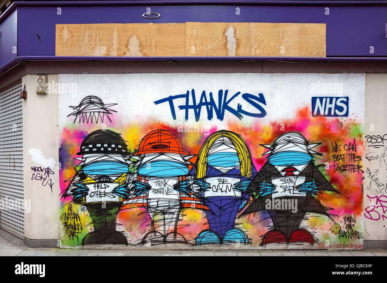 „Thanks NHS“ Street Art von Nathan Bowen und Harry Blackmore in der Oxford Street, Central London Stockfoto